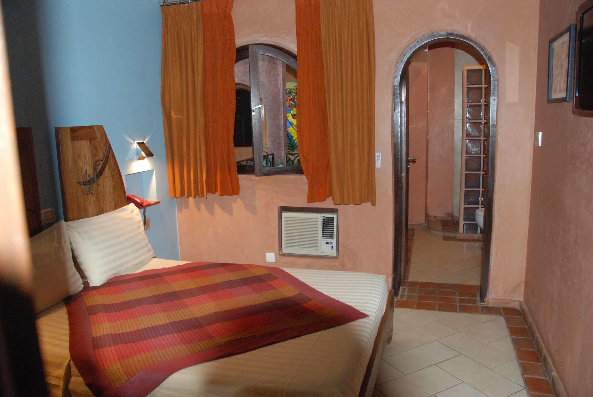 Hotel Le Djoloff Dakar Bagian luar foto